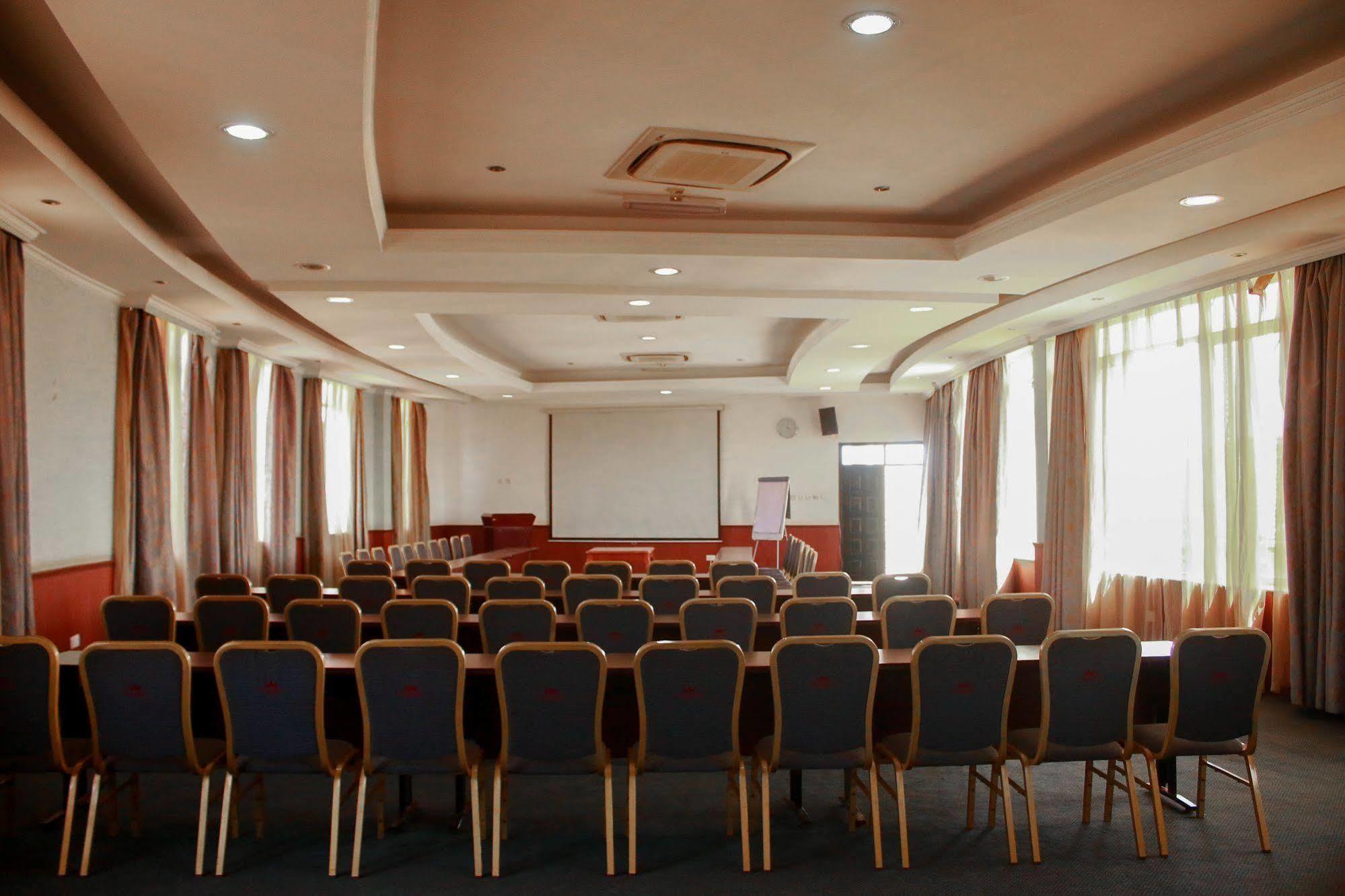 City Royal Resort Hotel Kyambogo  Zewnętrze zdjęcie
